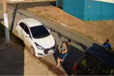 TENTARAM SEQUESTRÁ-LA; VEJA:   Ladrões simulam acidente e roubam Land Rover de mulher em VG