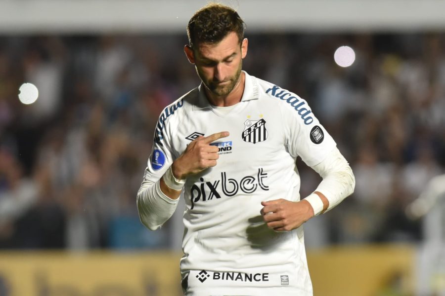 Santos oficializa a venda de Léo Baptistão para o Almería, da Espanha