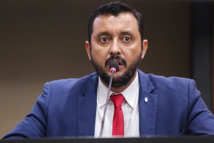 Deputado diz que PSB erra ao querer suplência de Wellington