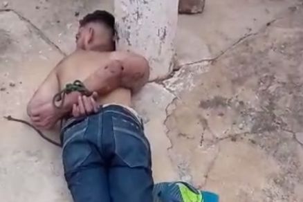 Rapaz rouba carro, sofre acidente e leva surra de populares