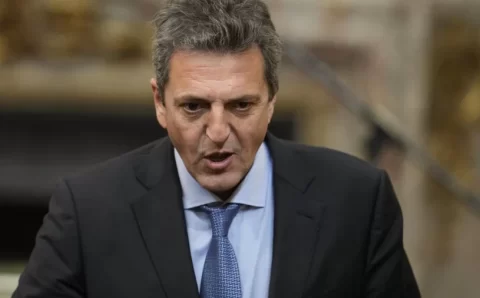 Novo ministro da Economia da Argentina anuncia pacote de medidas para tentar salvar o governo