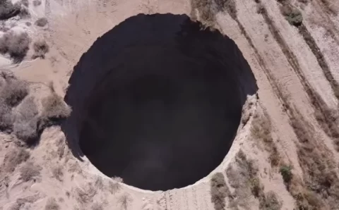 Área em torno de buraco aberto no Chile pode entrar em colapso