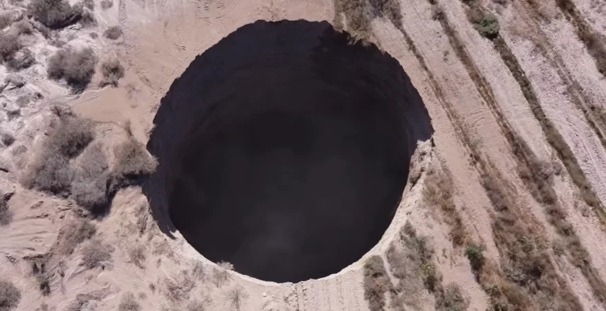 Área em torno de buraco aberto no Chile pode entrar em colapso