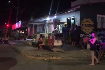 Dupla armada invade bar, mata cliente e deixa outro ferido