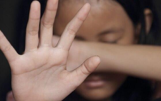 MT:   VIZINHO PEDÓFILO:   Dono de bar é indiciado por estuprar e fazer fotos de menina de 8 anos nua