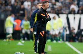 VP usa ironia para falar de medo de demissão no Corinthians: “Sabe quanto dinheiro eu tenho no banco?”