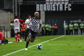 Perto do Santos, lateral do Boavista-POR dá recado para torcida: “Estou chegando”