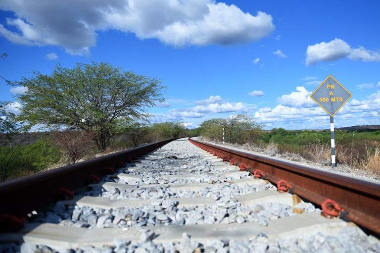 Governo de MT e Rumo dão início às obras da 1ª Ferrovia Estadual em Rondonópolis