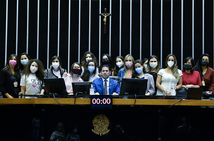 APESAR DE PROMULGADA  EM 18.03.2022 ATÉ HOJE O GOVERNO NÃO FORNECE ABSORVENTES PARA MULHERES DE BAIXA RENDA:   Promulgada lei para distribuição de absorventes às mulheres de baixa renda  Fonte: Agência Senado