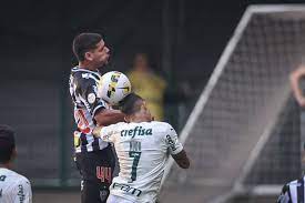 Com Rony como dúvida, Palmeiras encerra preparação para encarar Atlético-MG; veja provável time
