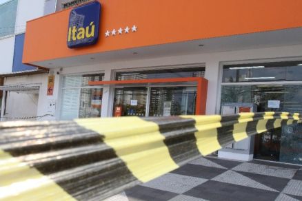 Homem de 42 anos é preso furtando banco em Cuiabá