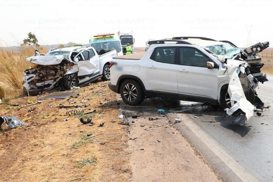 TRAGÉDIA NA 163:   Colisão de S-10 e Fiat Toro mata 5 pessoas; 2 feridos graves