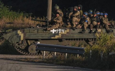 Rússia anuncia retirada de tropas na região de Kharkiv