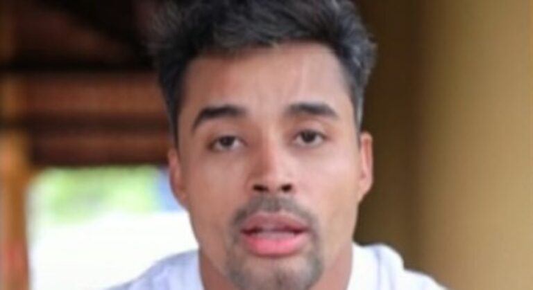 COM TRÊS MULHERES: Cabeleireiro acusado de agredir garota de programa e levar filhos para motel pede desculpa