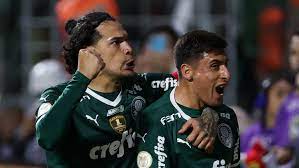 Análise: Palmeiras oscila dentro do jogo e supera expulsão em vitória sobre o Santos