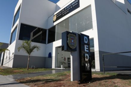 NÃO ACEITA O FIM: Homem arrasta ex para motel, a agride e faz live no Instagram