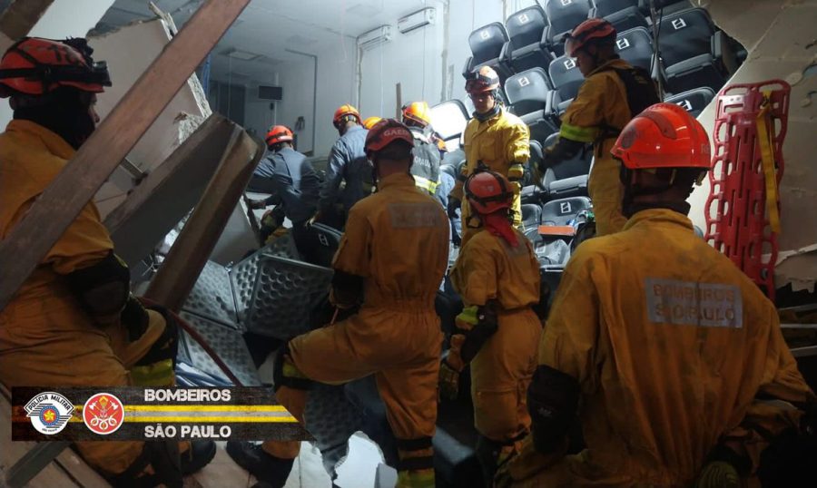 Arquibancada desaba e provoca nove mortes em Itapecerica da Serra