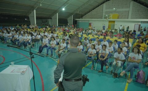 Mais de 100 alunos da Escola Municipal Cecília Meireles se formam no Proerd