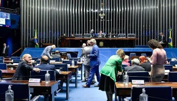 Senado aprova PEC que limita poderes do STF