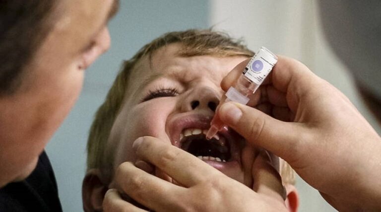 SAÚDE:   Sete em cada dez crianças aptas não foram vacinadas contra a pólio a uma semana do fim da campanha
