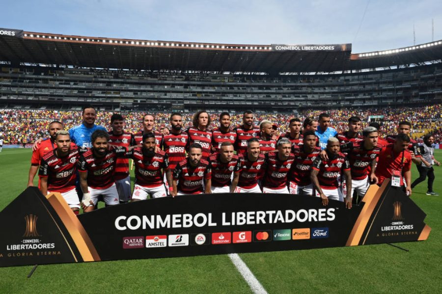 Gabigol brilha novamente, Flamengo bate Athletico-PR e é tri da Libertadores
