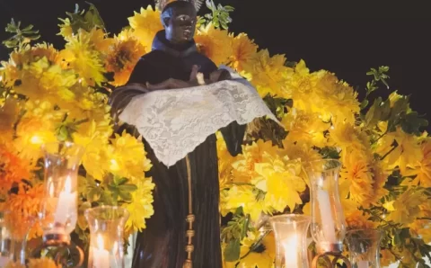 São Benedito: de religioso discriminado por ser negro a santo que ‘não deixa faltar comida’ em casa