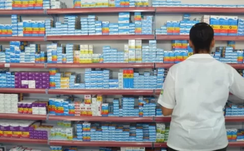Como falta de medicamentos no SUS empurra 10 milhões de brasileiros à pobreza por ano