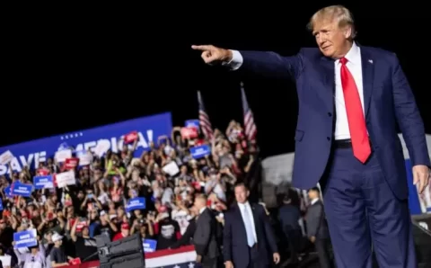 Trump é intimado por comissão que investiga invasão do Capitólio