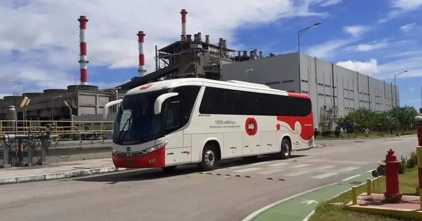 Ônibus elétrico movido por energia solar começa a circular no Ceará