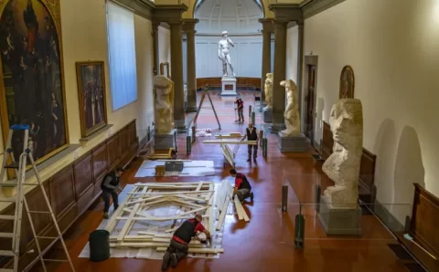 Escultura de Davi, de Michelangelo, recebe nova iluminação e revela detalhes