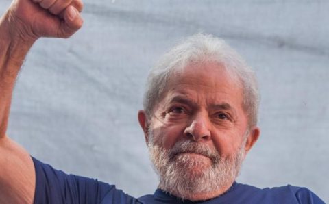 Com frente ampla, Lula freia a extrema direita