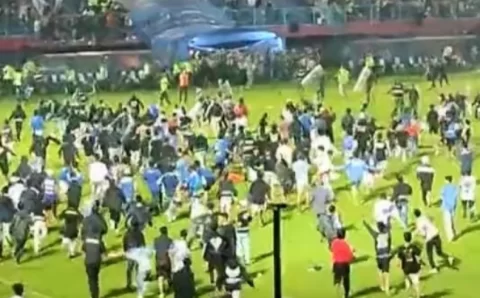 FUTEBOL INTERNACIONAL:   Presidente da Fifa se pronuncia sobre tragédia em partida na Indonésia; 174 pessoas morreram