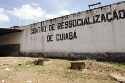 PELO WHATS: Policial penal é flagrado contratando prostituta para presidiário