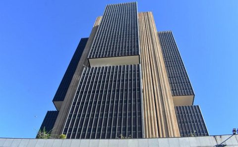 Selic: Economistas esperam manutenção dos juros em 13,75%