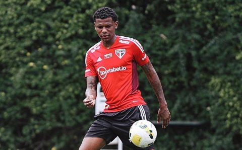 Arboleda conclui recuperação de lesão e se aproxima de retorno aos gramados