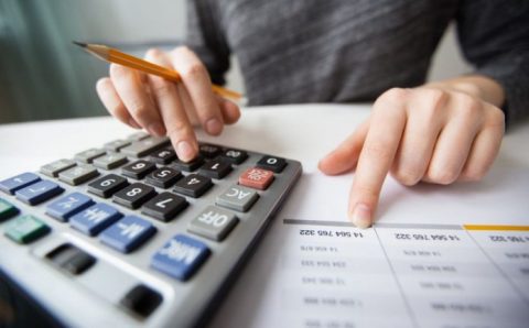 Planejamento, economia e cálculos: como vencer as dívidas em 2024