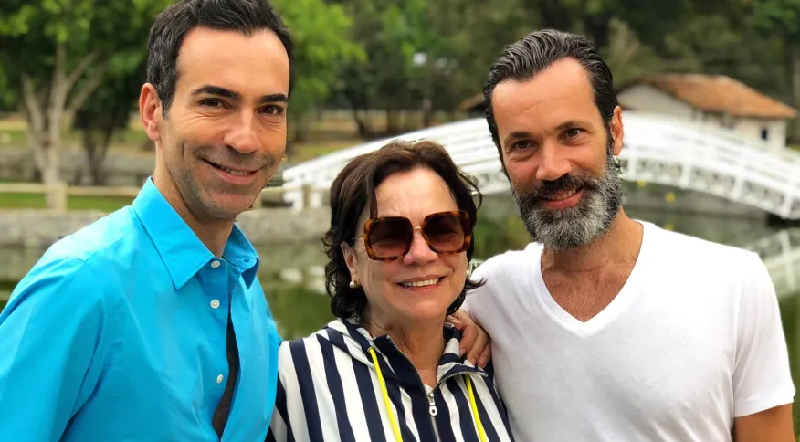 Cesar Tralli manda recado aos seguidores ao falar pela primeira vez sobre acidente e morte da mãe