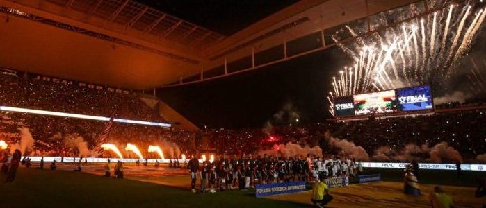 Flamengo vence Grêmio com dois gols de Luiz Araújo e lidera o Brasileirão