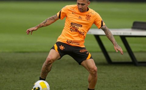 Gustavo Silva rompe ligamento do joelho e não atua mais pelo Corinthians na temporada