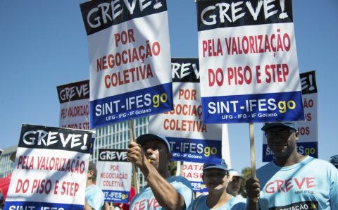 Servidores preparam mobilização por reajuste salarial em 2023