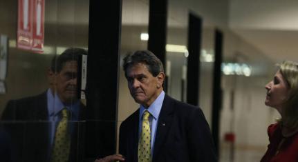 RESISTIU E TROCOU TIROS:  Roberto Jefferson chega ao presídio de Benfica, no Rio de Janeiro