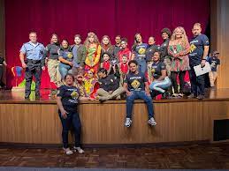 Estudantes vencedores do 17º Fetran recebem premiação no Cine Teatro Cuiabá