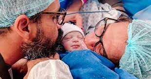 Letícia Cazarré atualiza estado de saúde de sua filha com Juliano Cazarré após traqueostomia.