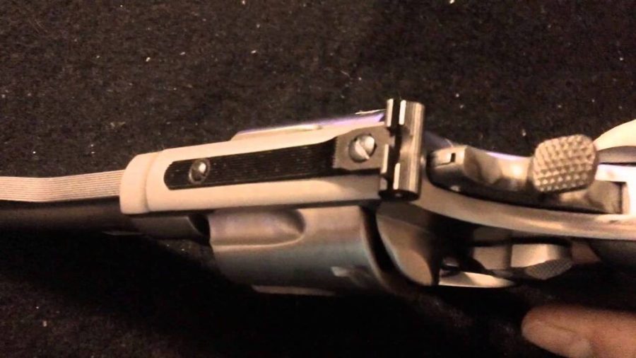 Grávida que matou a tiros familiares da suposta amante do marido se entrega em delegacia de Mato Grosso