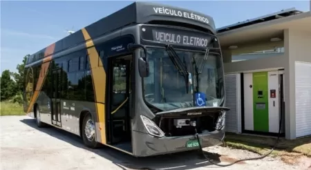 Ônibus brasileiro movido a energia solar é destaque em SC