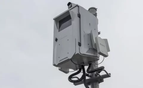 Radar capaz de multar veículos barulhentos estreia no Brasil