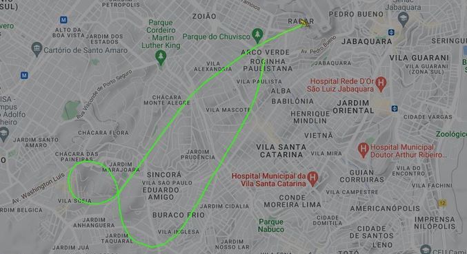 FICOU DESTRUÍDO COM A QUEDA: Helicóptero cai com duas pessoas a bordo na zona sul de São Paulo