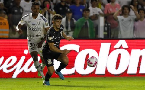Róger Guedes marca no fim e Corinthians bate o Santos por 1 a 0 na Vila Belmiro