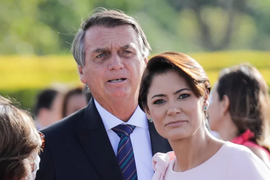 Michelle é acusada de ter tido caso com o presidente do partido de Bolsonaro. Entenda a polêmica!