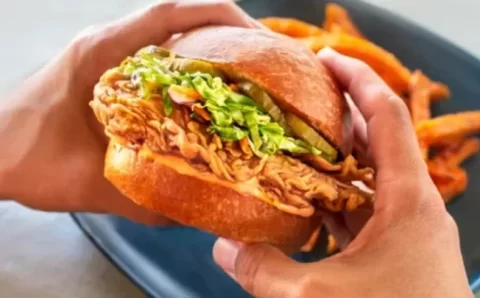 Carne criada em laboratório é segura para comer, afirma FDA